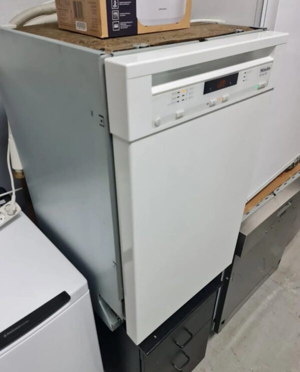 "Miele", polovna podpultna masina za sudove, perfektno stanje, LED display, odlozeni start, brzi programi, garancija 6 meseci, moguc prevoz - Slika 2
