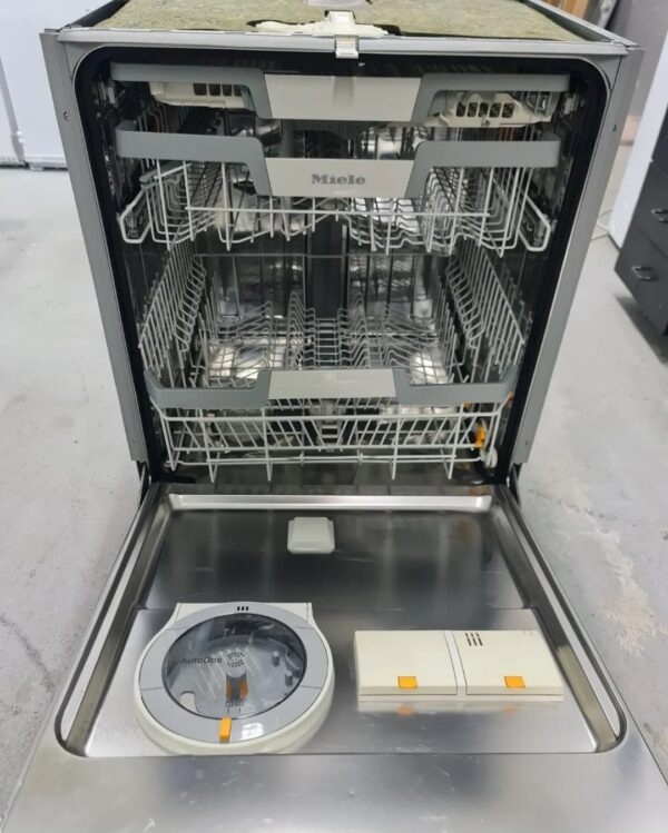 "Miele G7110 SCi", polovna ugradna masina za sudove, 2024. godiste, EcoPower, odlozeni start, garancija 6 meseci, moguc prevoz