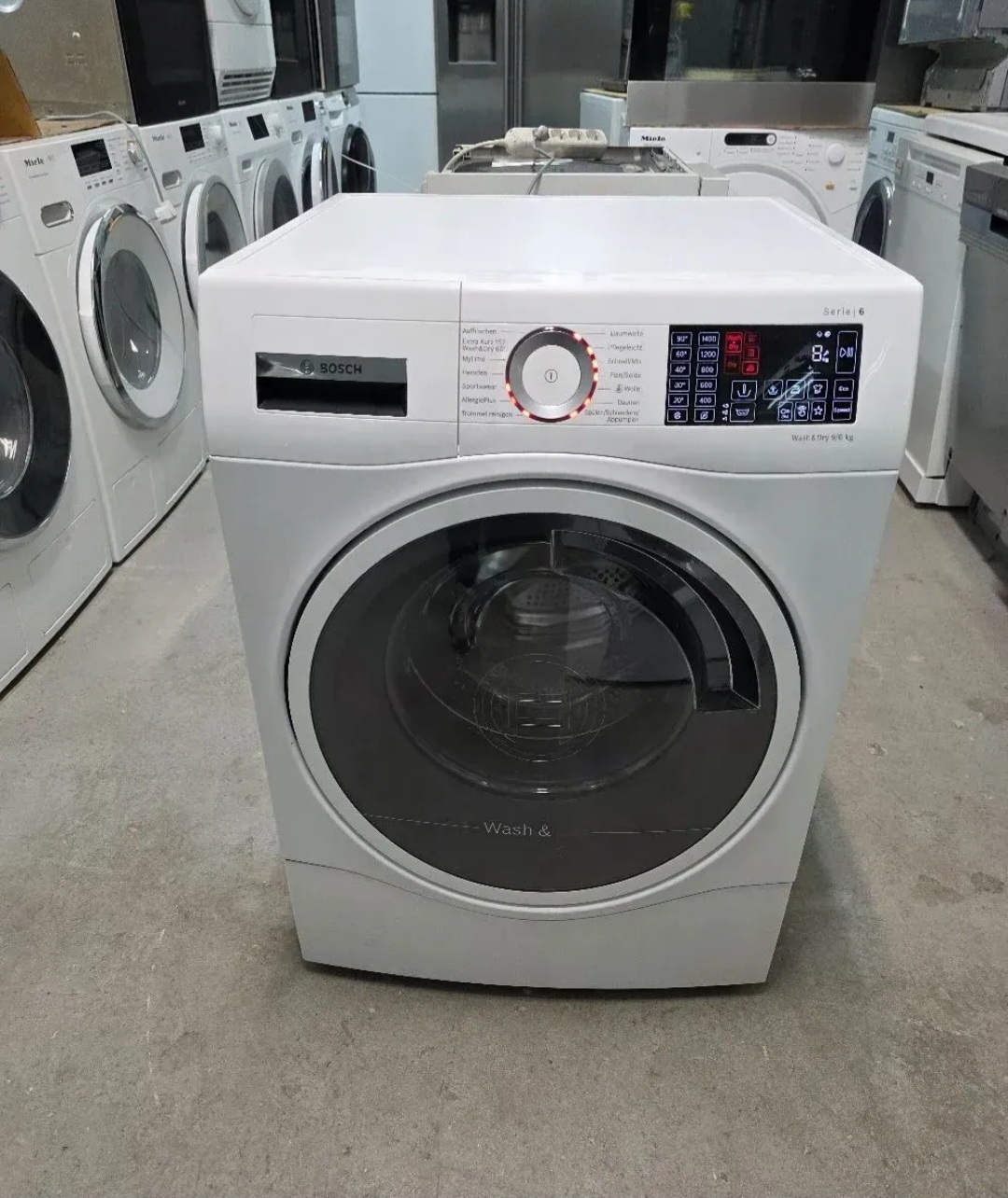 Bosch WDU28540 Serie 6 — kao nova, iz uvoza. Wash & Dry 9/6 kg, 1400 obr/min, EcoSilence Drive inverter, AutoDry senzorsko sušenje, AquaStop zaštita. Dim: 84.8×59.8×61.6 cm. Garancija 6 meseci. Moguć prevoz uz dogovor.